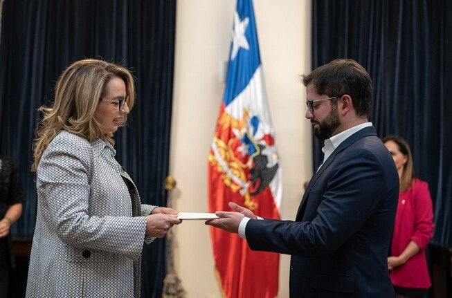 Embajadora de Honduras presenta Cartas Credenciales ante el presidente de la República de Chile, Gabriel Boric2