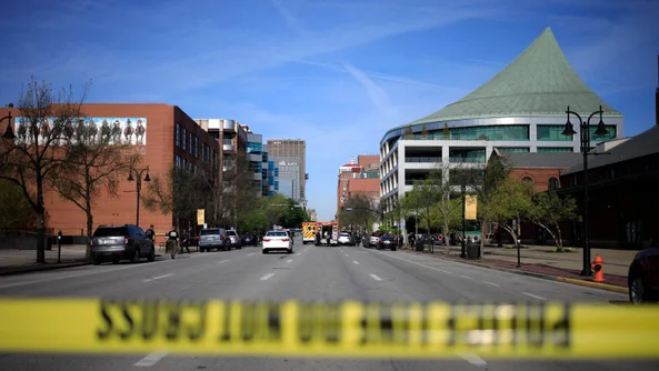 Al menos cinco personas murieron en medio de un tiroteo en un banco de Louisville en Estados Unidos