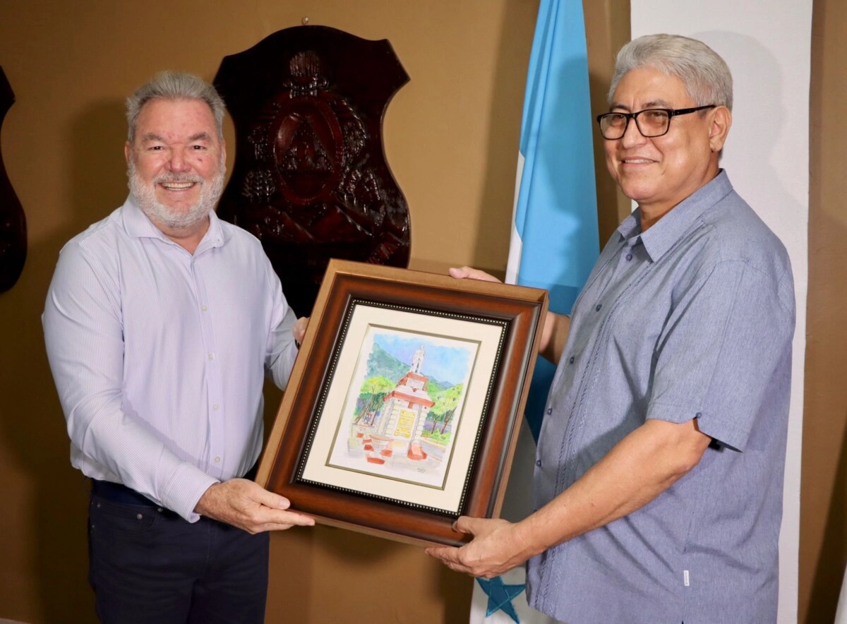 Alcalde Roberto Contreras estrecha lazos de hermandad con su homólogo de Villanueva, Walter Perdomo