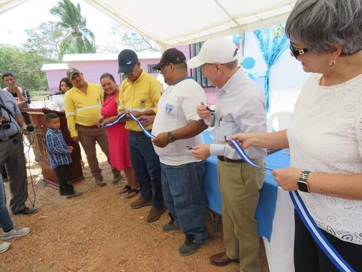 Alcaldía de Comayagua y la Organización Cepudo, benefician con 27 viviendas a familias que vivían ocupando el derecho a vía