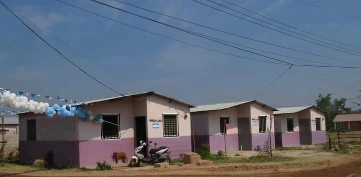 Alcaldía de Comayagua y la Organización Cepudo, benefician con 27 viviendas a familias que vivían ocupando el derecho a vía