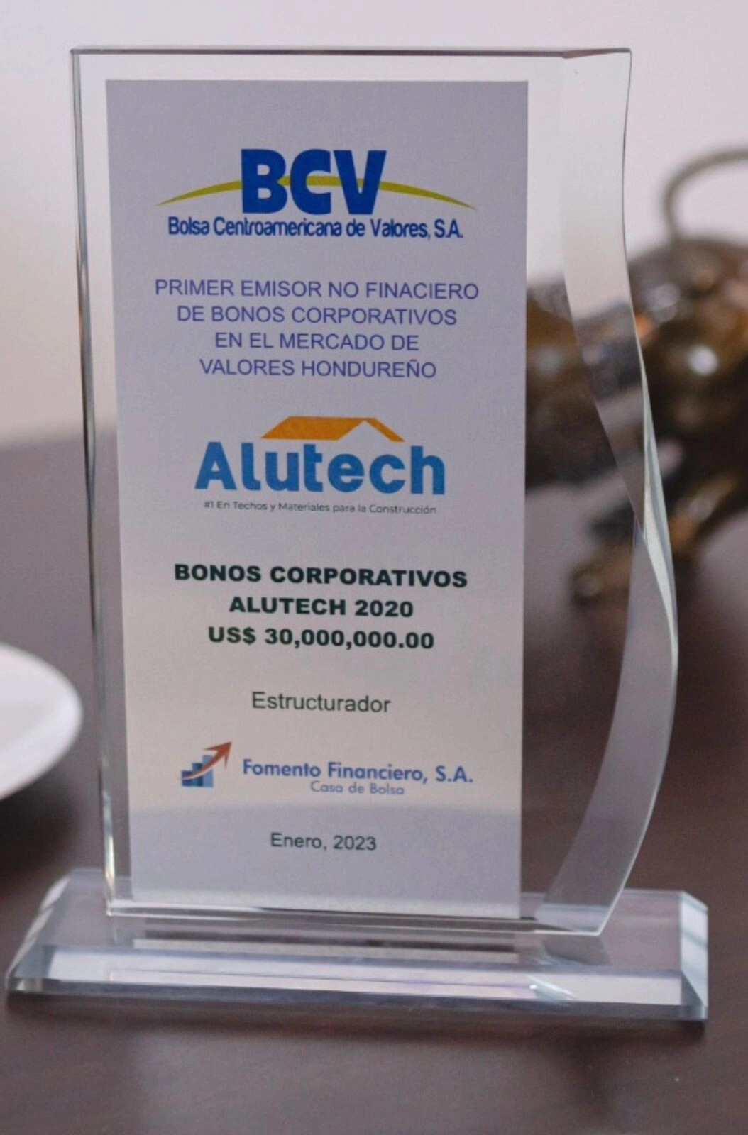 Alutech recibe reconocimiento de la Bolsa Centroamericana de Valores por su exito
