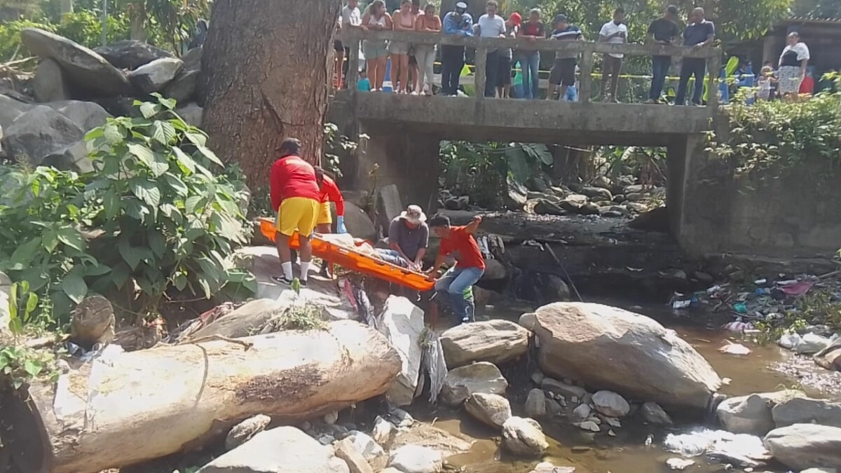 Cuerpo de bomberos recupera cadáver en Aldea San José de Los Laureles sector Rio Nance