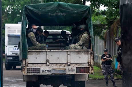 Hallan a seis presos ahorcados en una cárcel de Ecuador