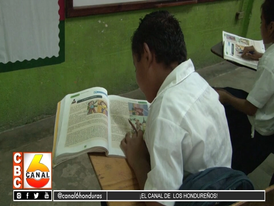 Honduras intentará erradicar con el analfabetismo para 2024 con el apoyo de Cuba