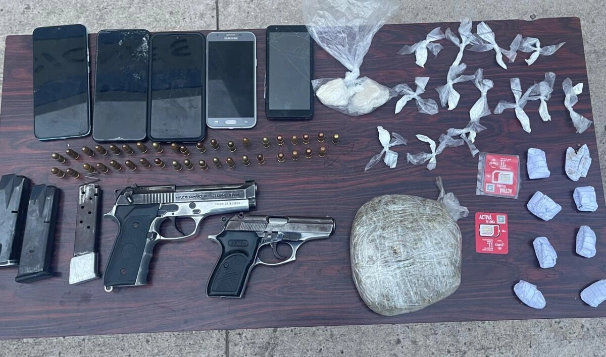 DPI detiene a “La Madre” supuesta integrante de la Pandilla 18 en posesión de armas de fuego, supuesta droga marihuana, cocaína y crack 01