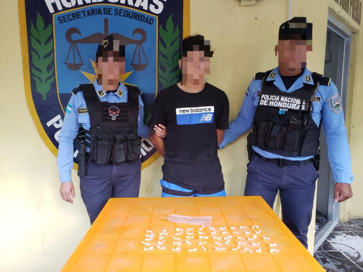 Con supuesta droga estudiante de 19 años es detenido por uniformados de la UDEP-1