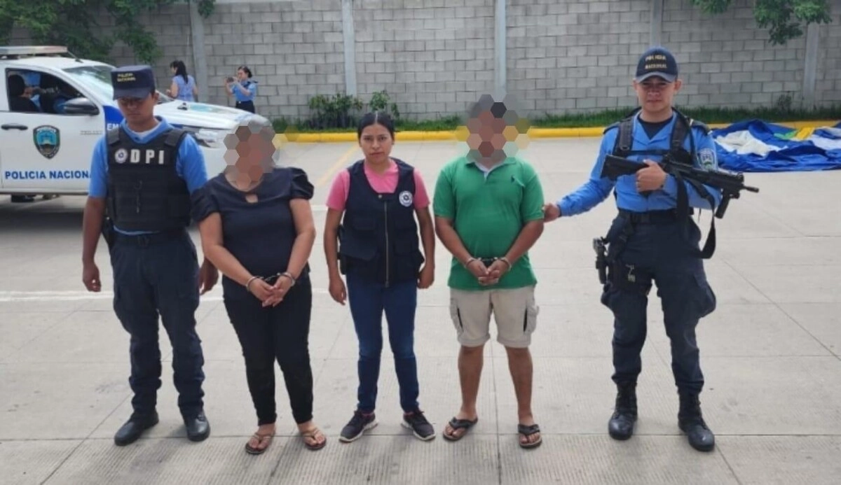 DPI captura a dos ciudadanos en poder de supuesta droga y dos armas de fuego en Comayagua