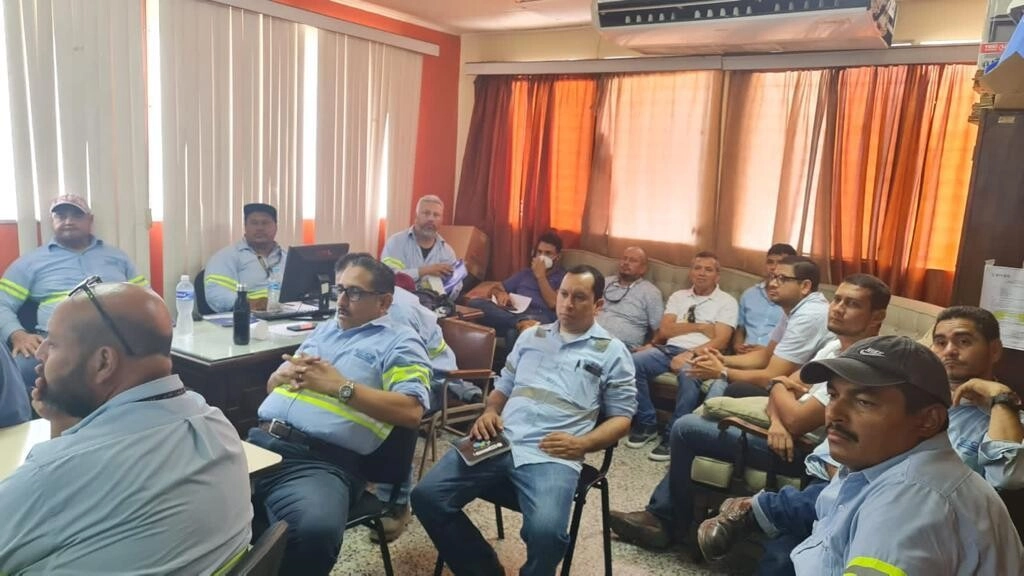 En La Ceiba, policías del orden brindan capacitación de educación vial a personal de la ENNE 01