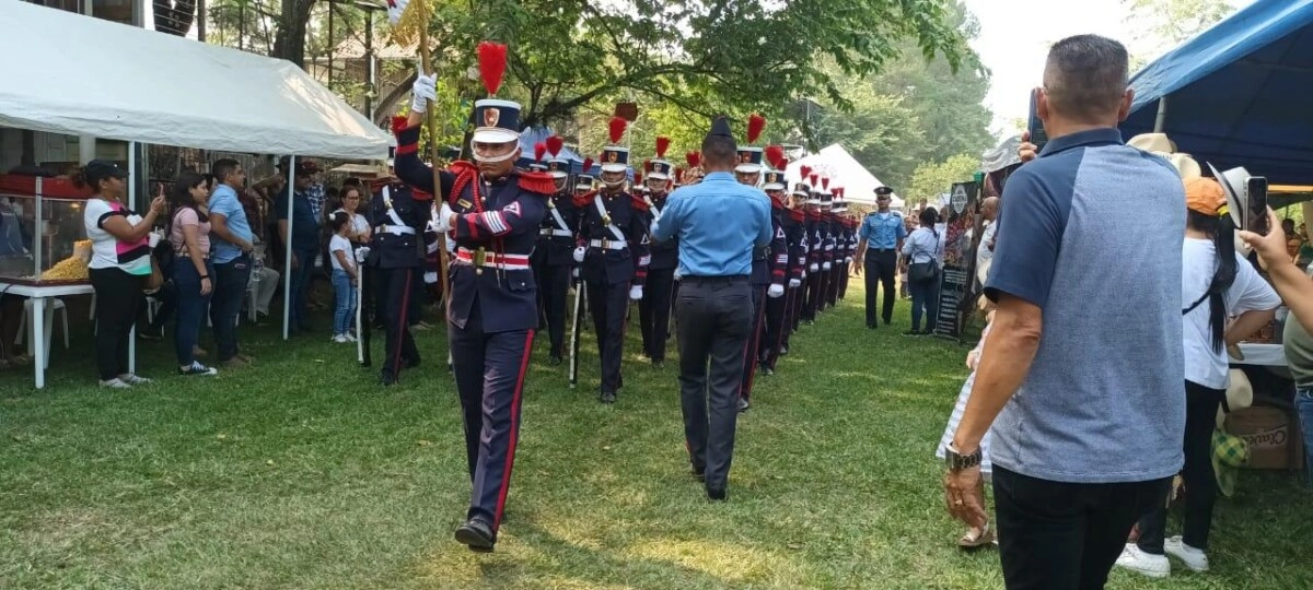 Funcionarios policiales participaron en la Feria Lago Fest 2023 en Los Naranjos Santa Cruz de Yojoa 02