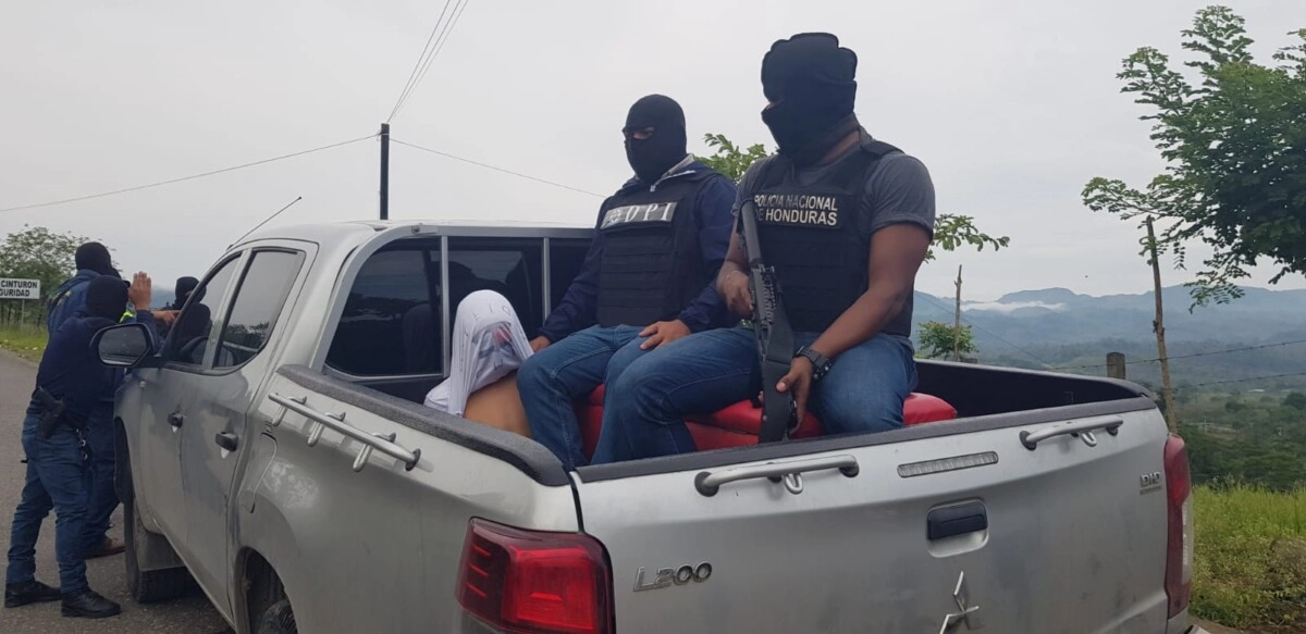 Sospechoso del delito de tráfico de drogas Policías capturan a menor infractor en el Paraíso, Copán