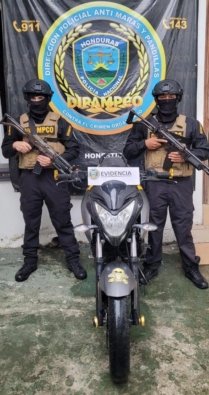 DIPAMPCO captura a dos miembros del GDO Pandilla 18 quienes mediante amenazas a muerte exigían fuertes sumas de dinero a comerciantes de La Ceiba 03