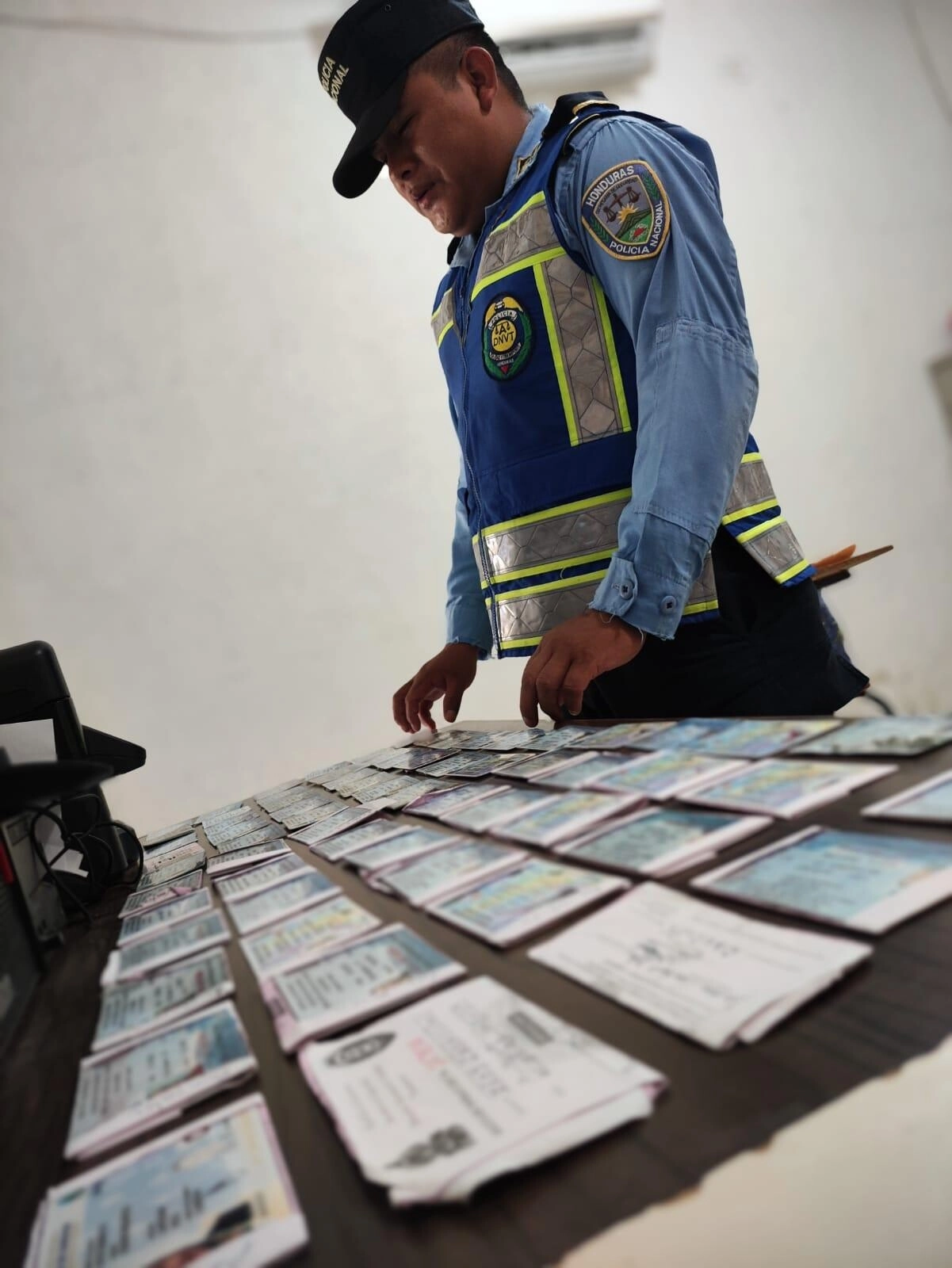 DNVT en La Ceiba decomisa más de 75 licencias en las últimas 24 horas 01
