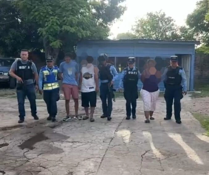 Policía Nacional detiene a tres presuntos distribuidores de droga en San Lorenzo, Valle 02