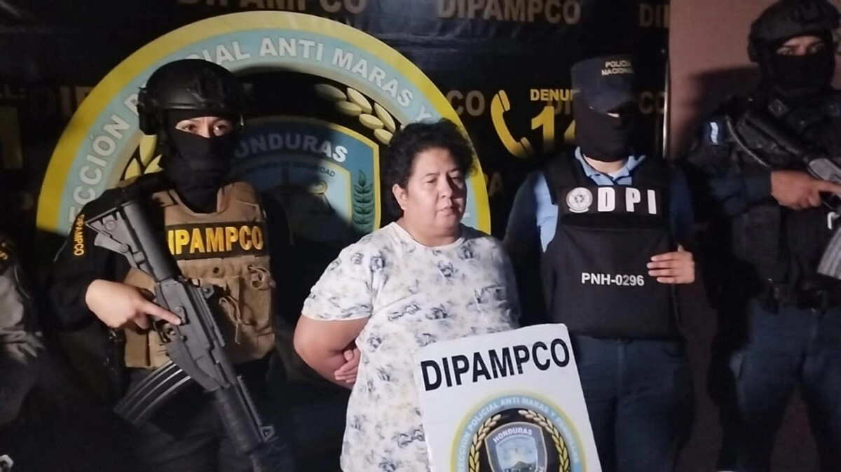 Una fémina vinculada a la venta y distribución de drogas es capturada por la DIPAMPCO en la capital 02