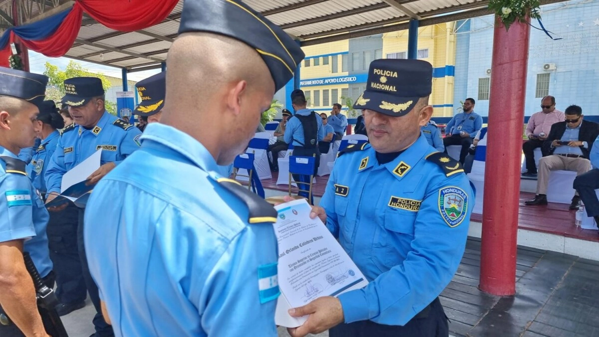 241 nuevos agentes gradúa Policía Nacional en su 108 promoción01
