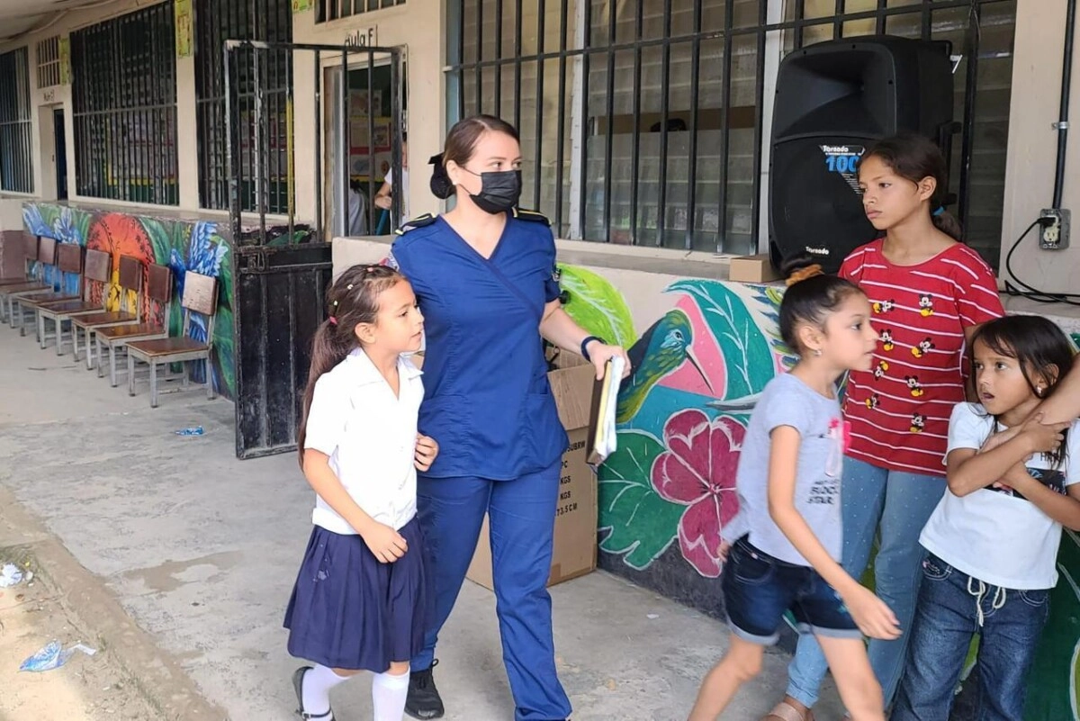 Al rededor de 350 mujeres, niños y adultos mayores fueron beneficiados con la Brigada Médica Policial, en San Pedro Sula 02