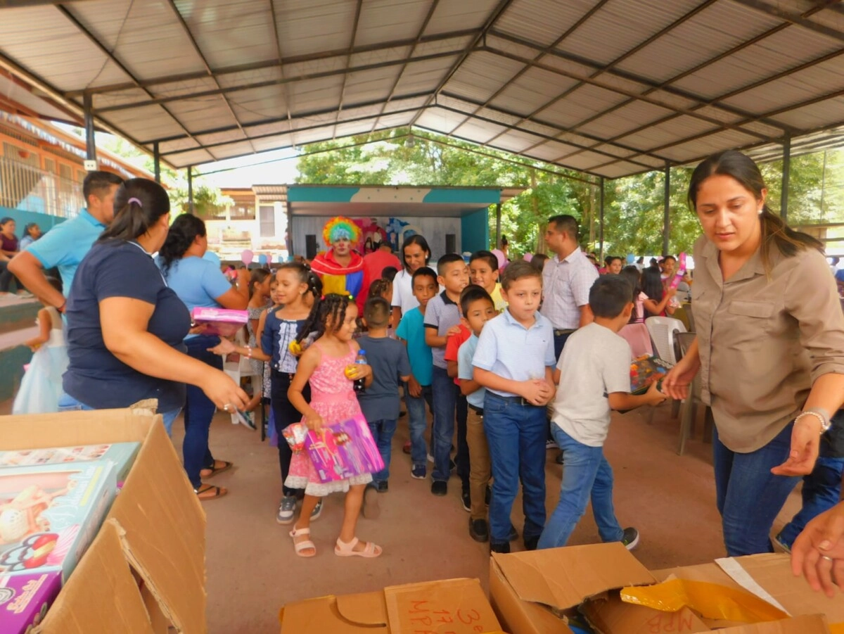 Docentes del centro educativo Miguel Paz Barahona de San José, Copán  01