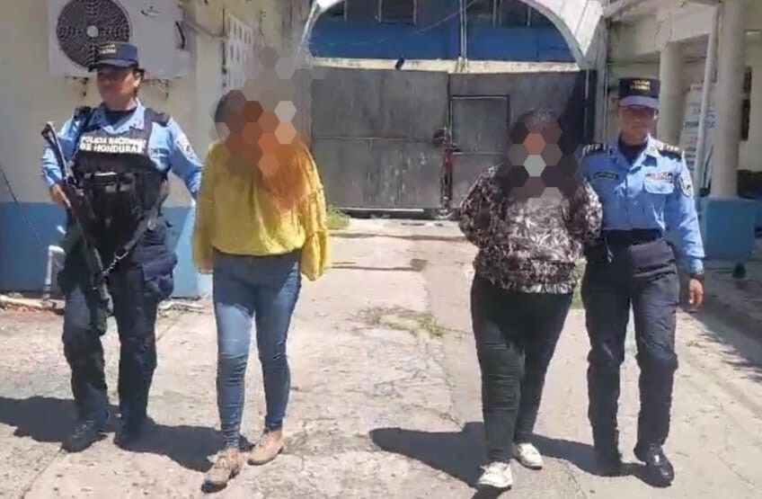En Cortés, funcionarios de la UMEP-07 detienen a dos presuntas miembros de banda de estafadores que roban y clonan tarjetas de crédito
