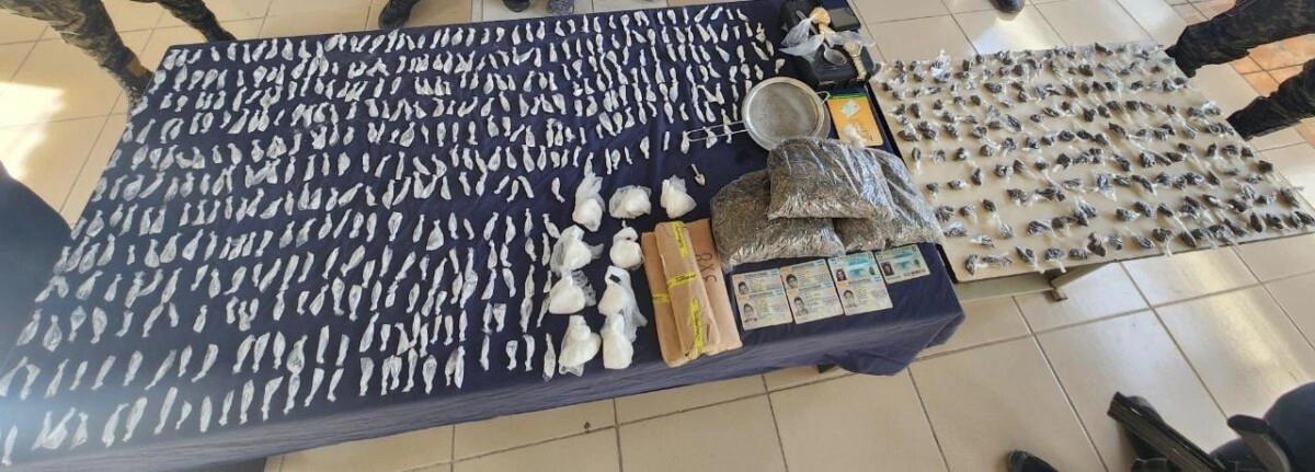 En poder de más de 500 envoltorios de supuesta droga es detenido sujeto por funcionarios policiales en Ocotepeque02
