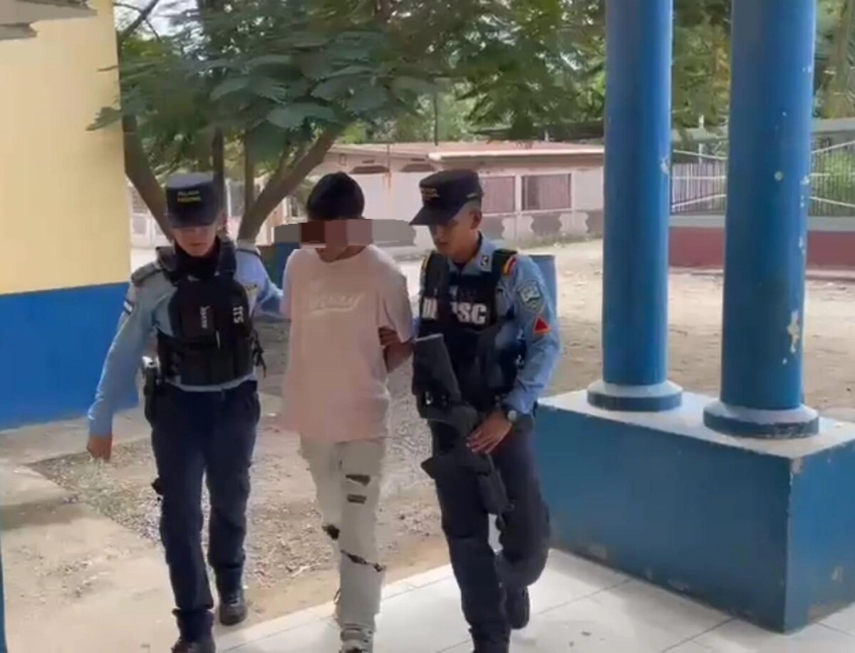 Agentes Policiales Detiene A Alias “el Chele” Por Tráfico De Drogas En Cofradía, Cortés05