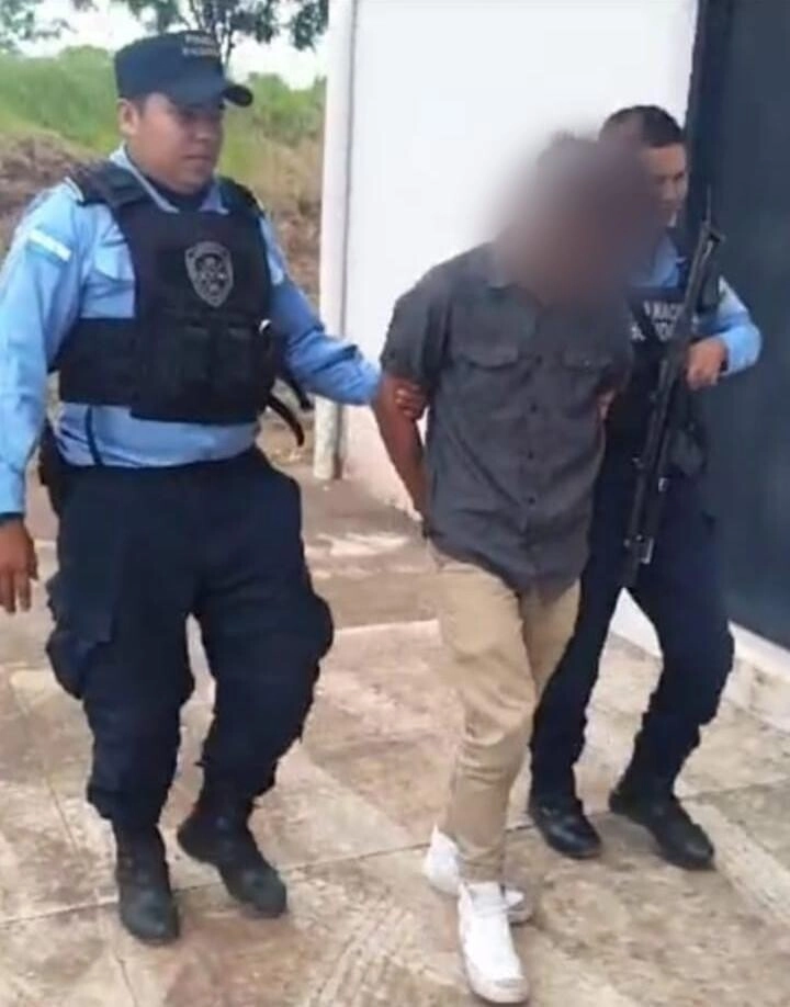 Funcionarios De La Udep 3 Arrestan Sujeto En Poder De Droga Y Por El Delito De Robo En Comayagua02