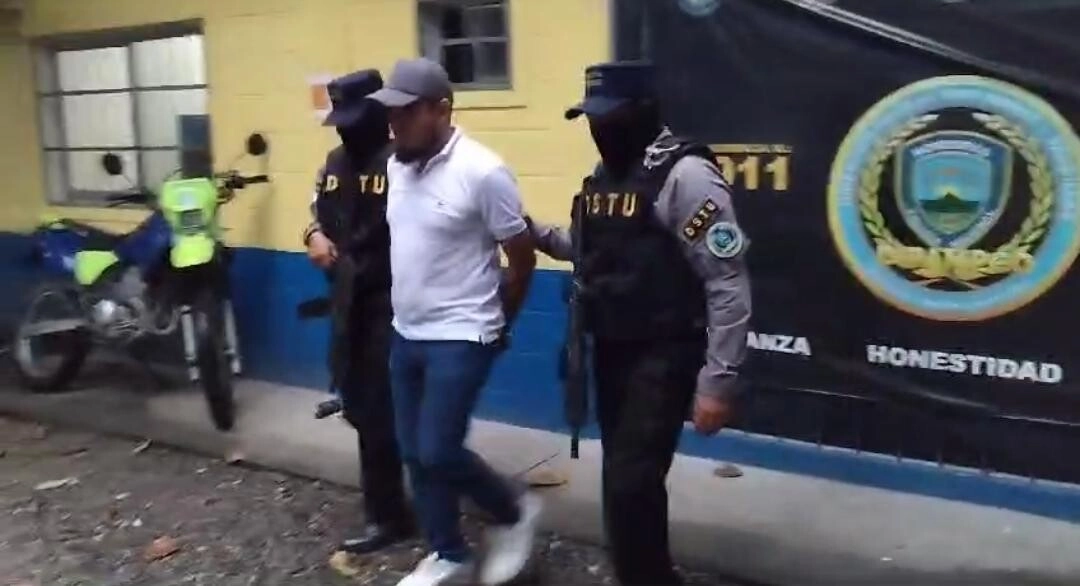 En cumplimiento a órdenes de captura pendiente, la DSTU captura a dos sujetos en San Pedro Sula