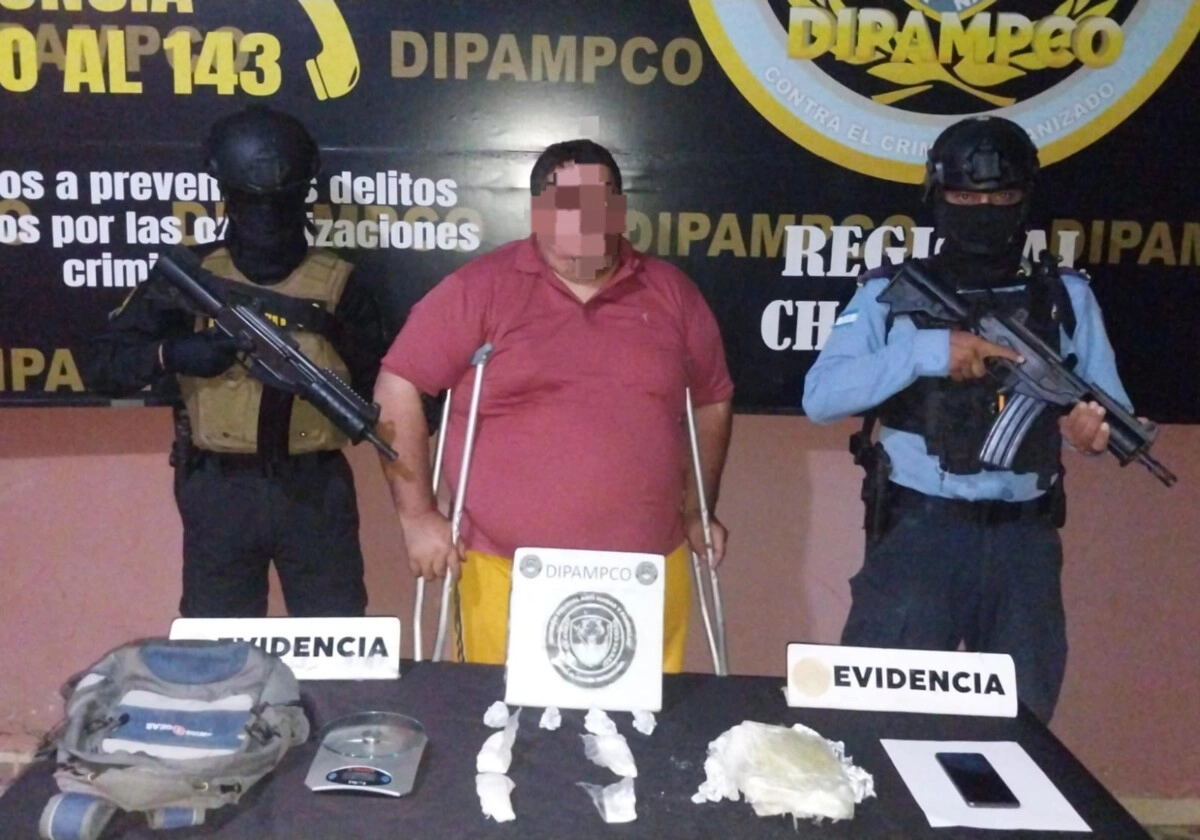 En posesión de más de un kilo de cocaina es detenido un hombre en la aldea de Guapinol municipio de Marcovia