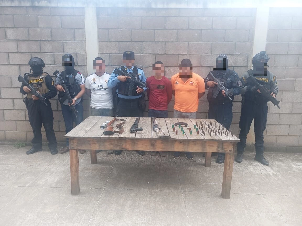 Funncionarios Policiales De La Umep15 Desarticulan Banda Criminal Denominado Los Gordos En Poder De Armas De Uso Prohibido Y Permitido