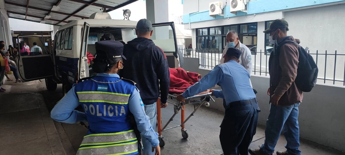Policía atropellada en un retén fijo, fue traslada a un centro privado bajo directriz del Director General de la Policía Nacional