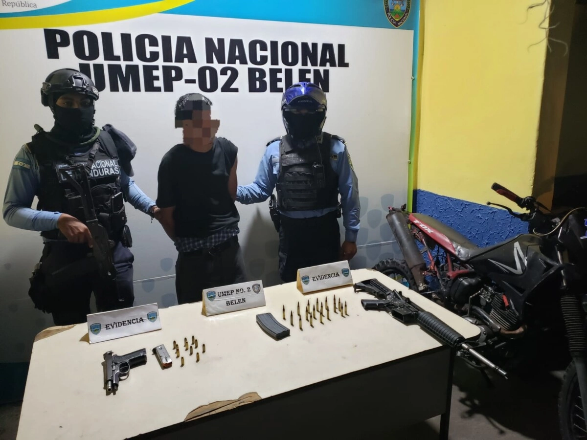 Tras Enfrentamiento Con Agentes De La Umep 2 Cae Pandillero De La 18 En Poder De Un Fusil Ar 15