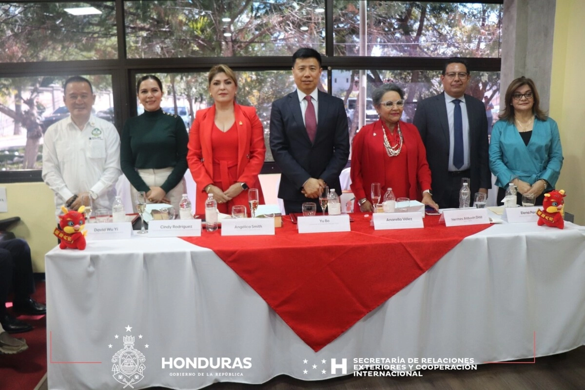 Cancillería Participa En El Lanzamiento Del Programa Del Idioma Chino Mandarín Y Pintura China En Honduras