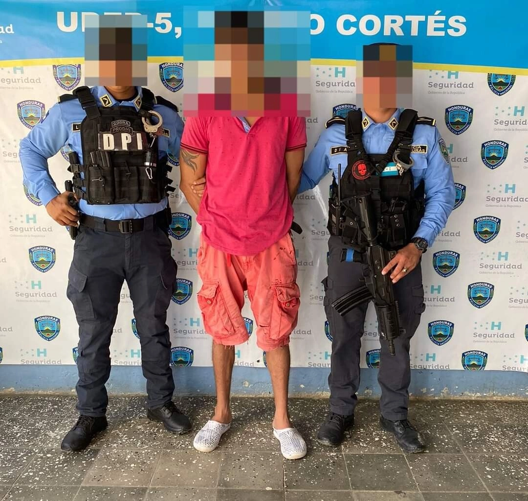 Capturan a un individuo por maltrato familiar agravado en el barrio La Roca, Puerto Cortés
