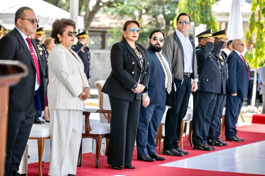 Mandataria Castro Lidera Ceremonia De Ascensos De Más