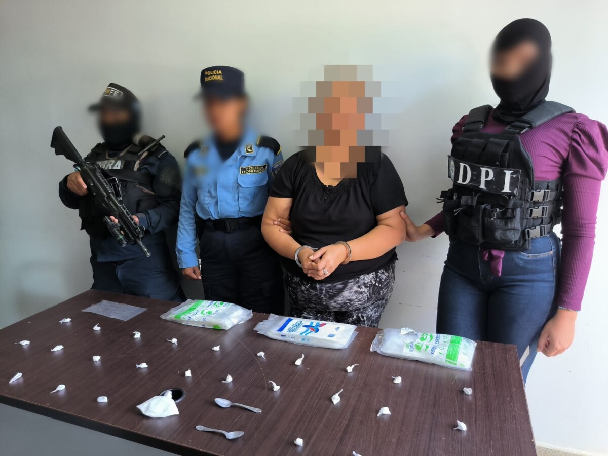 En posesión de varias puntas de cocaína mujer es capturada por la Policía Nacional en Santa María del Real, Olancho