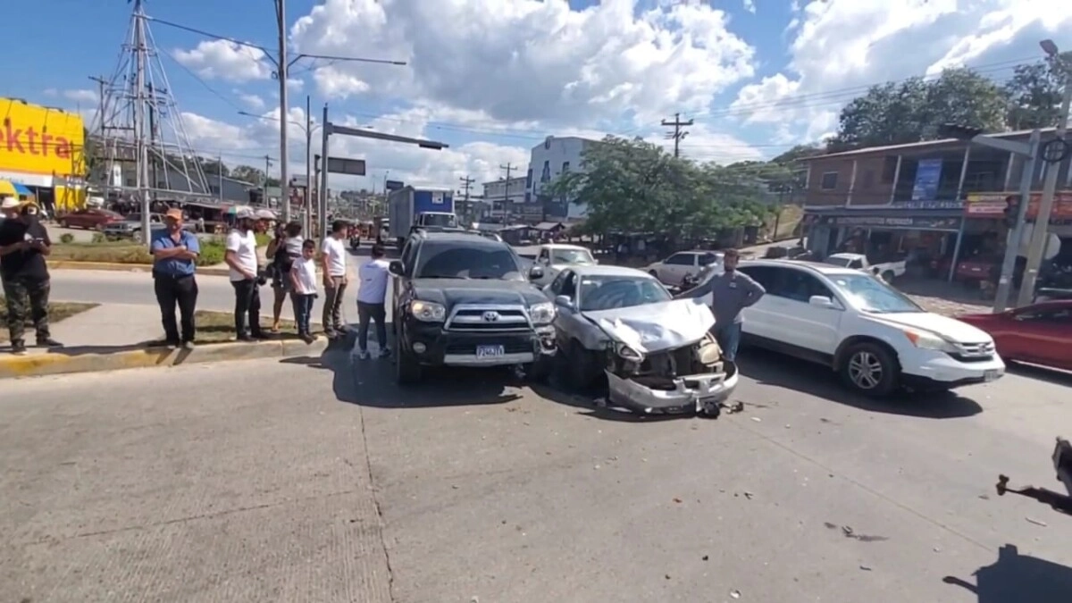 Pérdidas Materiales Deja Accidente En El Sector Del Barrio El Triángulo En La Entrada, Copán
