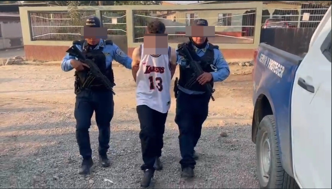 Policías De La Umep 06 Capturan Al “zombi” Presunto Ms 13 En Poder De Un Ak 47