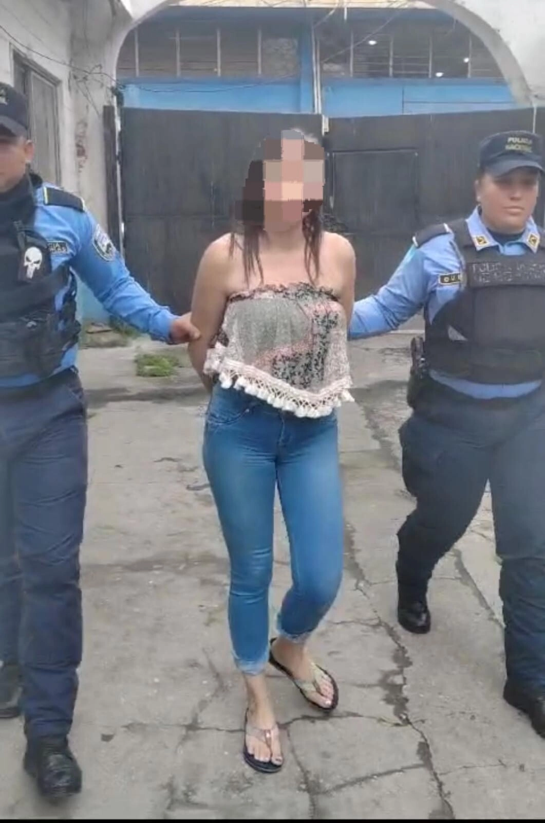 Por Agredir A Un Señor De La Tercera Edad, Policías De La Umep 05 Arrestan A Una Mujer