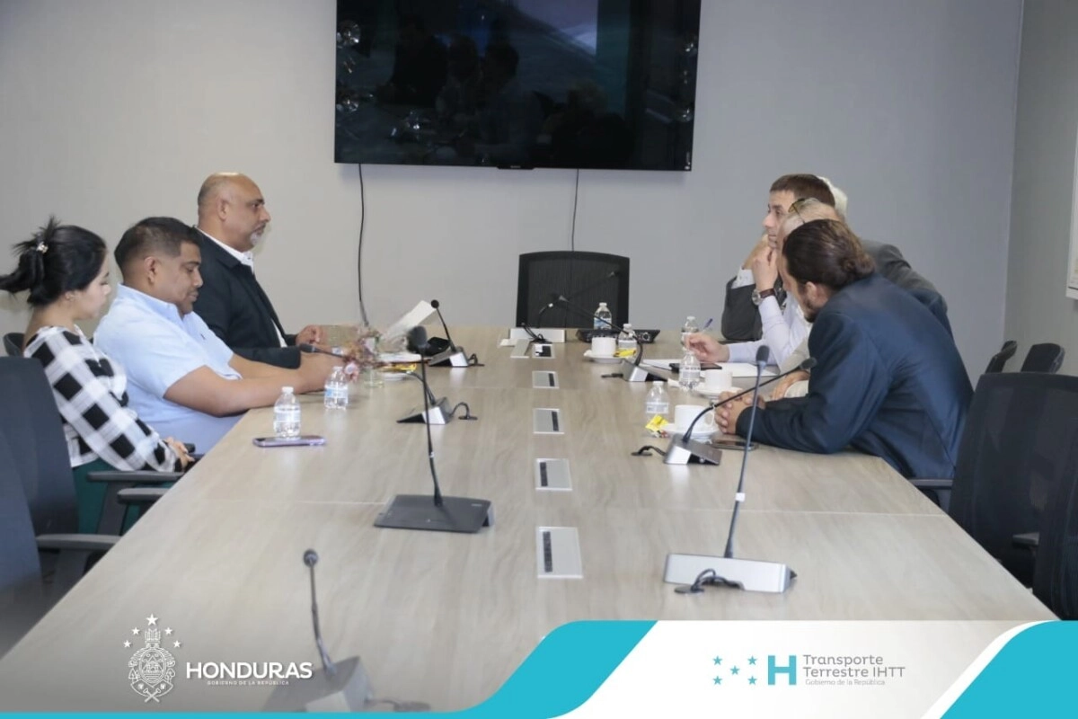 El comisionado presidente del IHTT, Rafael Barahona, mantuvo una importante reunión con representantes del grupo automovilístico GAZ