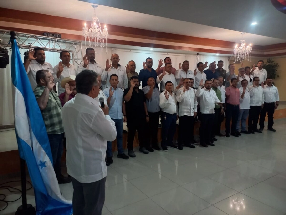 Juramentan La Nueva Junta Directiva De La Asociación De Municipios De Honduras Para El Periodo 2024 2026