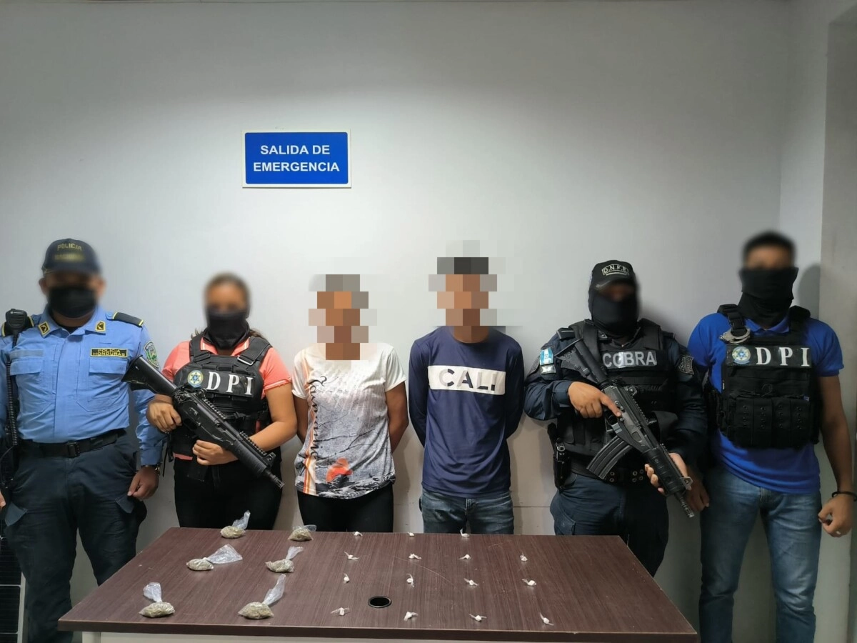 Policía Nacional Captura Madre E Hijo Distribuidores De Supuesta Droga En Catacamas