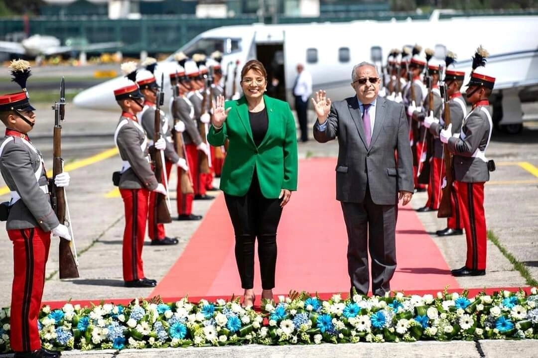 Presidenta Xiomara Castro Sostiene Reunión Con Bernanrdo Arevalo, Presidente