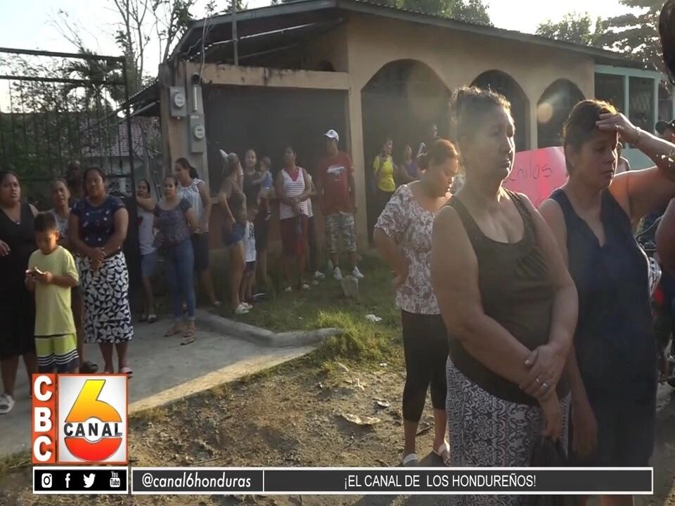 Conflicto Entre Padres De Familia Y Autoridades Municipales Por Entrega De Mochilas