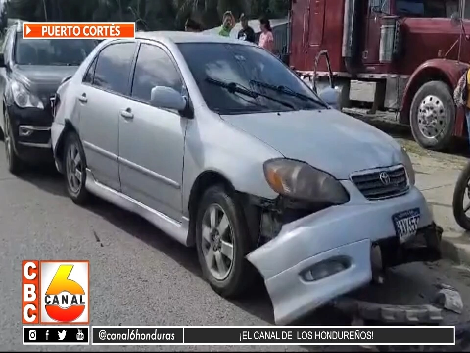 Cuatro Vehiculos Participan En Accidente De Transito