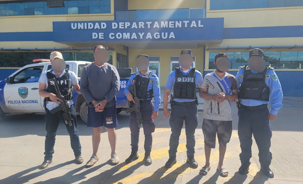 Policia Nacional Captura A Dos Hombres Sospechosos De Cometer Un Homicidio En Comayagua