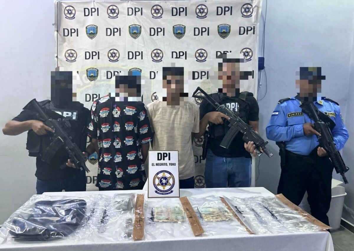 Policias De La Udep 18 Requieren A Dos Integrantes De La Ms 13 En Posesion De Drogas