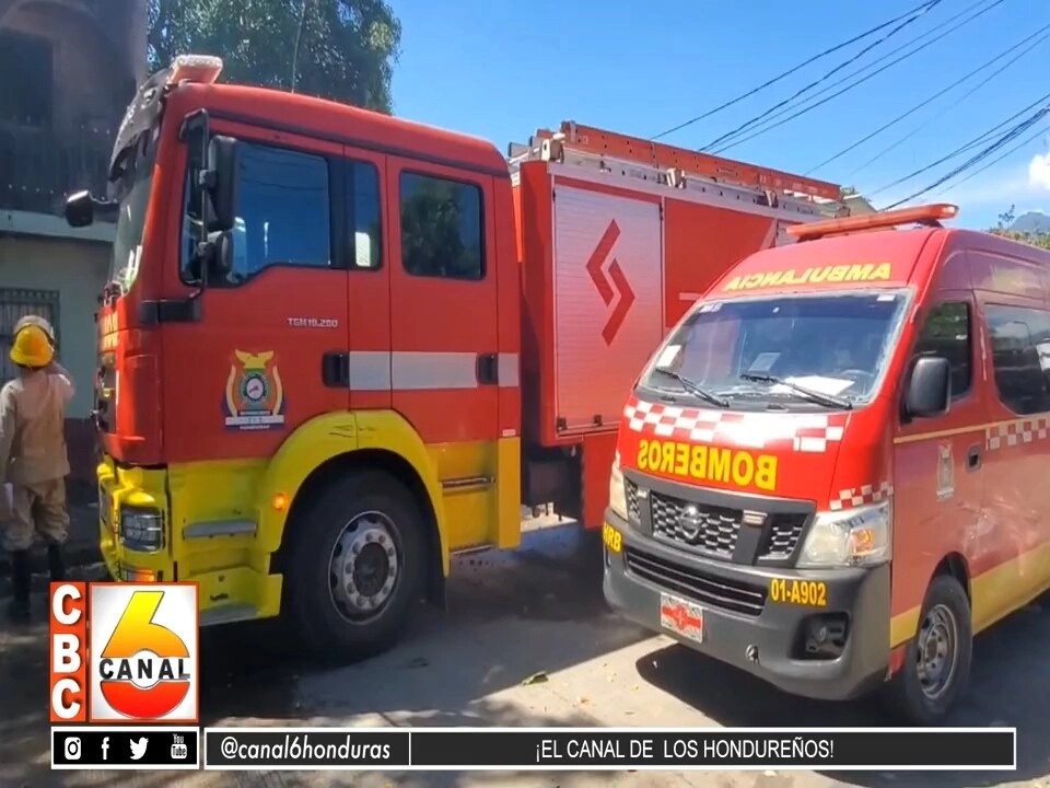 Rescatan A Un Anciano Atrapado En El Interior De Una Cuarteria En Llamas